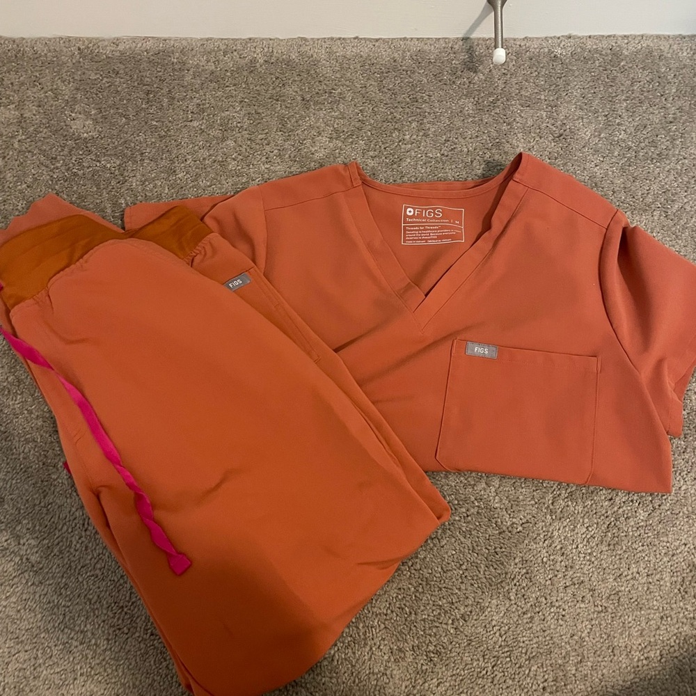 Figs Scrub Set in Terracotta